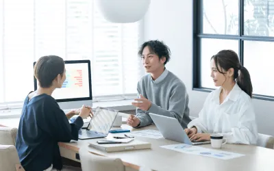 社内打ち合わせシーンのイメージ